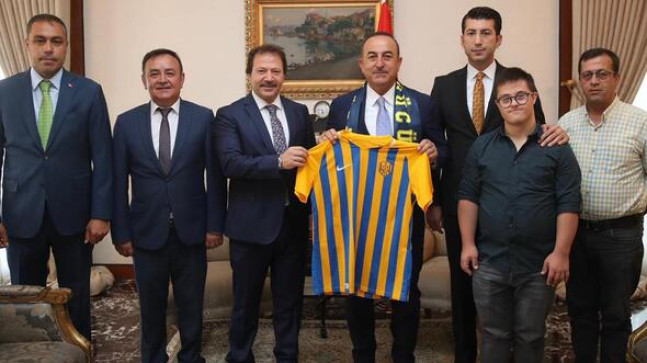 Bakan Çavuşoğlu’ndan Ankaragücü’ne Kombine Desteği