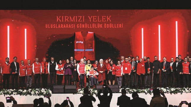Sahneden hayata tutun