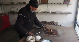 Balıkesir’de kalay ustaları çırak bulmakta zorlanıyor