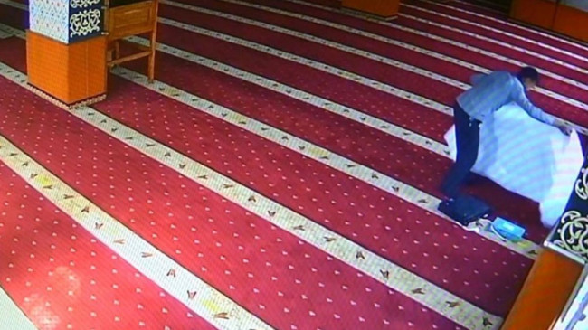 Diyarbakır’da camiden ses cihazı çalan hırsız yakalandı