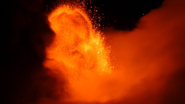 Etna Yanardağı’nın nefes kesen görüntüleri