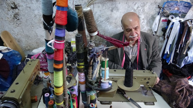 Mardin’de 4 çocuğuyla birlikte eşini de okuttu
