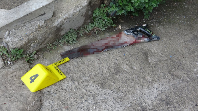 Pendik’te esnaf baba ve oğlu testereli saldırıya uğradı