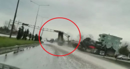 Samsun’da damperi açılan tırın devrilme anı