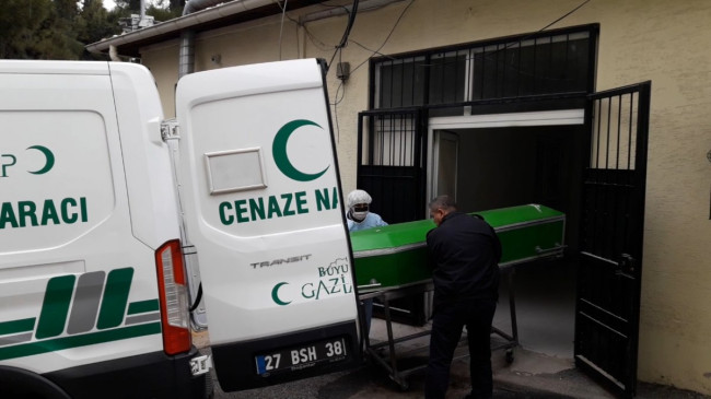 Suriyeli kadın ateşin üzerine döktüğü benzinin parlamasıyla yanarak öldü