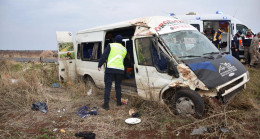 Şanlıurfa’da, tarım işçilerini taşıyan minibüs devrildi: 23 yaralı