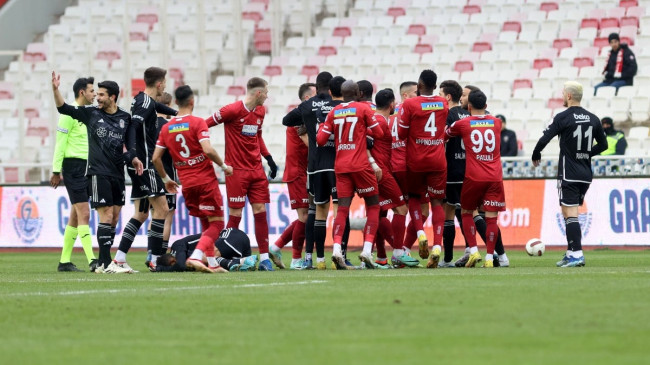 Beşiktaş’ın iptal edilen penaltısında VAR müdahalesi doğru mu
