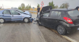 Ankara Çubuk’ta iki otomobil çarpıştı: 6 yaralı
