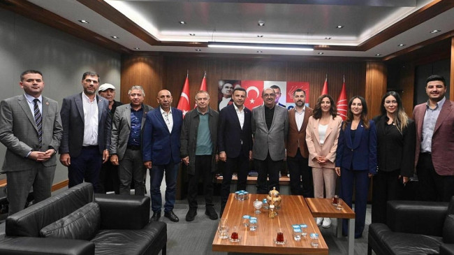 CHP İstanbul İl Başkanlığı’na Gürbüz Çapan’dan destek ziyareti