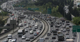 İstanbul’da akşam saatlerinde trafik yoğunluğu yaşanıyor