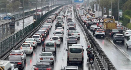 İstanbul’da yağmur trafiği kilitledi: Yoğunluk yüzde 80’e ulaştı